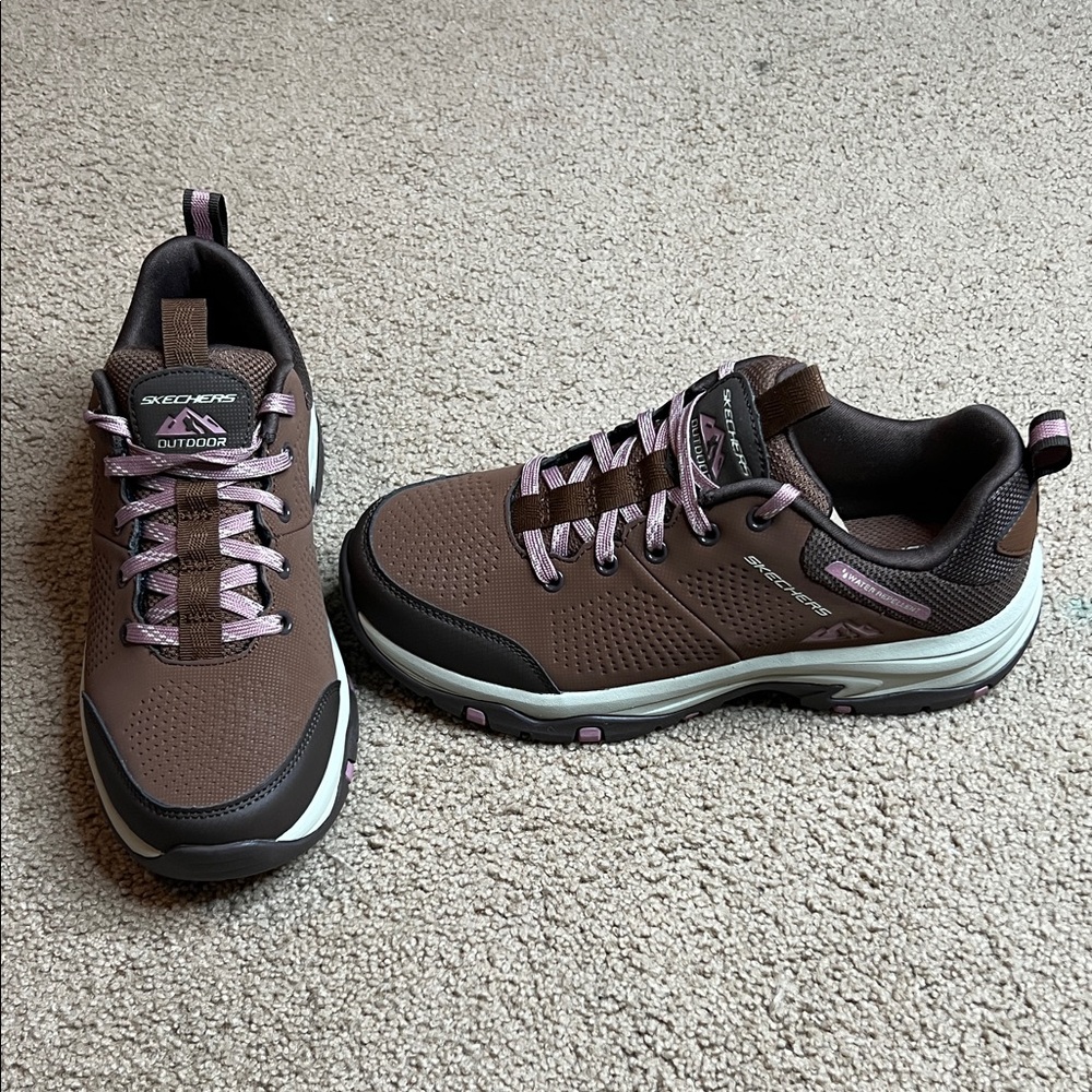 NWT - Skechers Outdoor Trail Shoes - Size 8.5